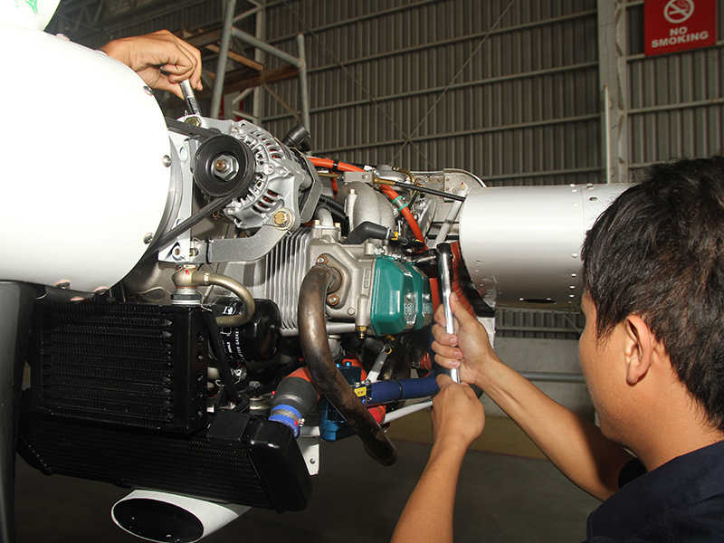 How Long Does It Take To Be An Airline Mechanic?