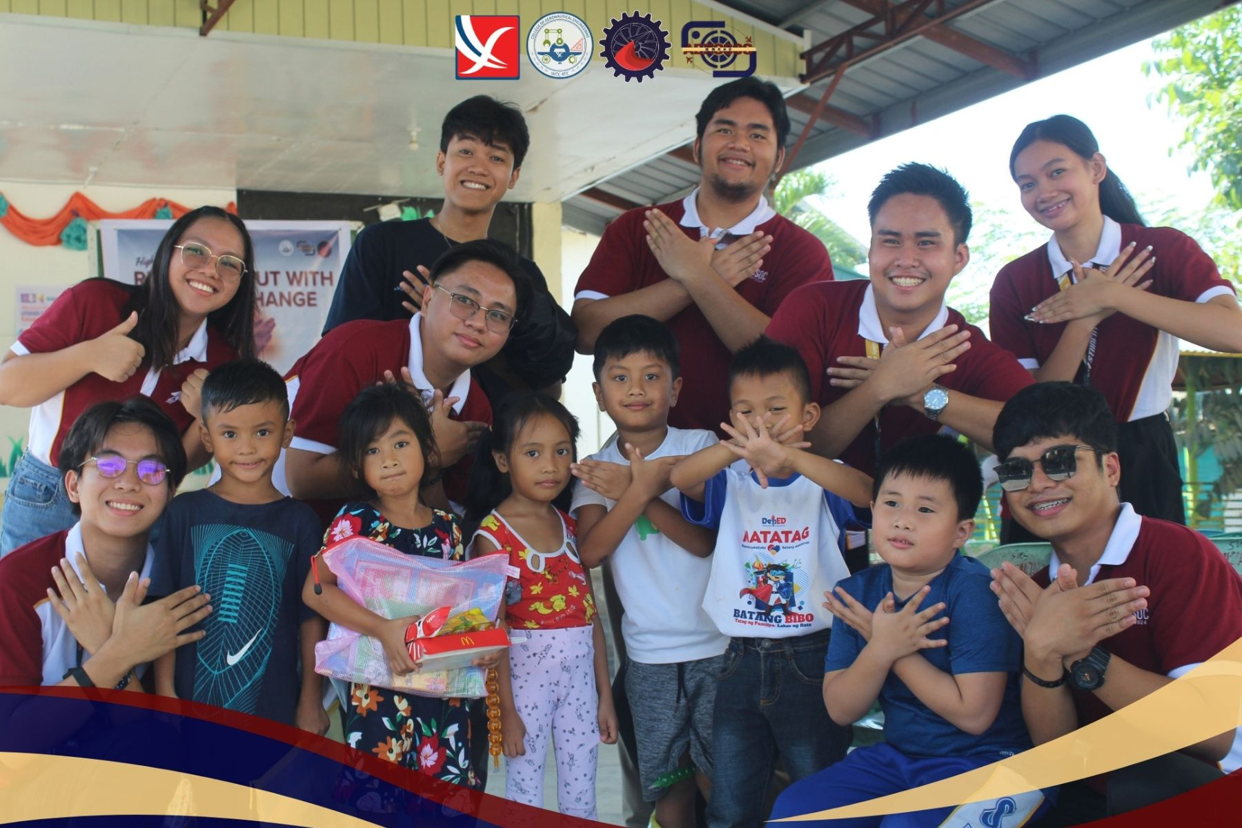 Aeronautical Engineering Students Hold Gift-Giving Activity